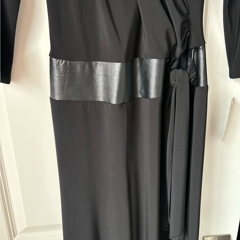 Woman’s back Frank Lyman jumpsuit never worn Size 6 USA